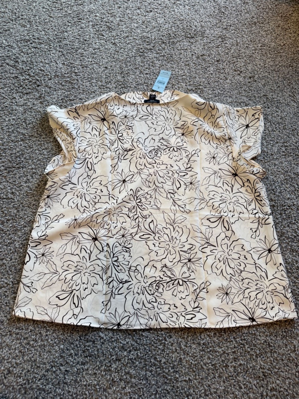 Ann Taylor Cream Blouse with Black Floral Outline - Picture 4 of 10